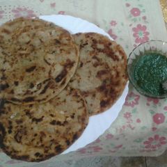 A picture of Aloo ka paratha.