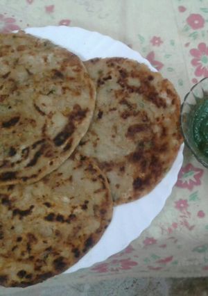 A picture of Aloo ka paratha.