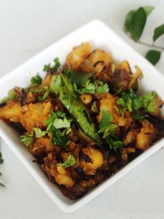 உருளைக்கிழங்கு பொடிமாஸ் (mashed potato fry recipe in tamil) செய்முறை முக்கிய புகைப்படம்