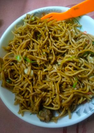 चाऊमिन (chowmein recipe in Hindi) रेसिपी मुख्य फोटो