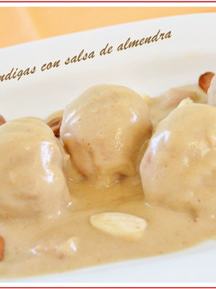 Una foto de Albóndigas con salsa de almendras. (Thermomix)