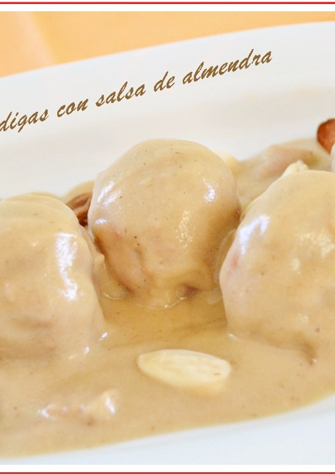 Una foto de Albóndigas con salsa de almendras. (Thermomix)