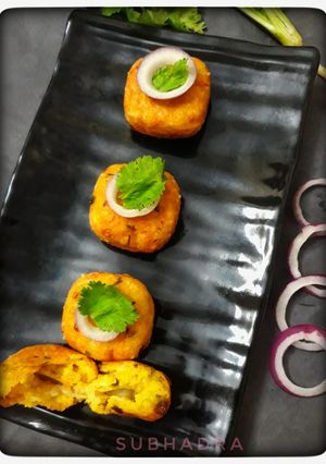 A picture of Cheese stuffed rice fritters.