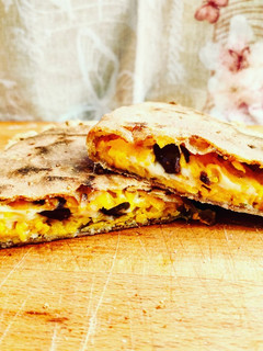 Foto di Calzoni con lievito madre alla zucca montasio e olive taggiasche