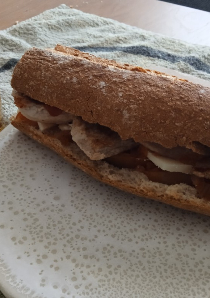 Una foto de Bocata de secreto con pimientos