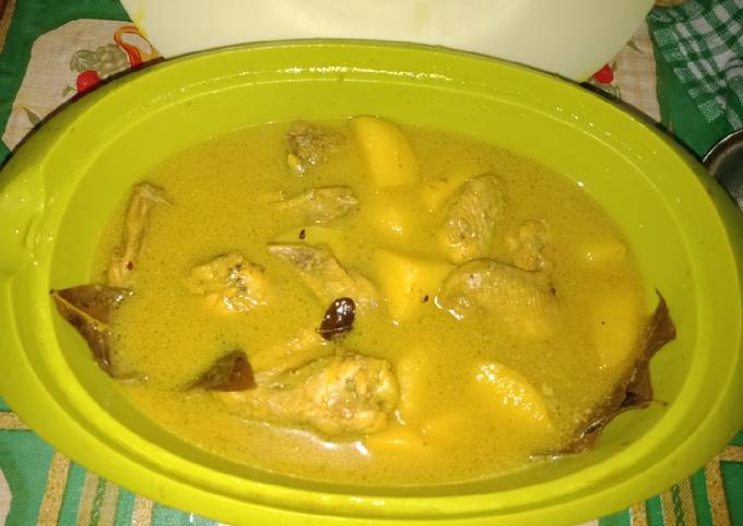 Opor ayam kentang