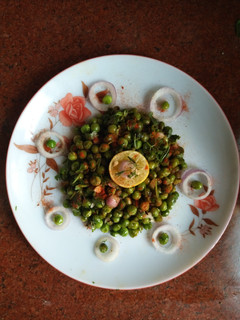 हरी मटर की घुघनी (Hari Matar Ki Ghugni recipe in Hindi) रेसिपी मुख्य फोटो