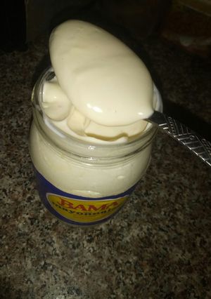 A picture of Home made mayonnaise.