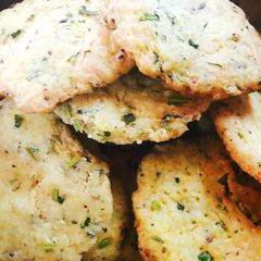A picture of Methi Farsi puri.