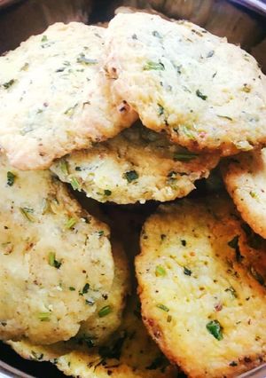 A picture of Methi Farsi puri.