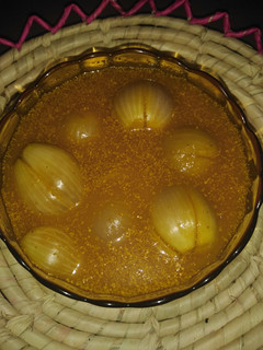 A picture of Sindhi Basaran ji khattanr.(onion pickle).