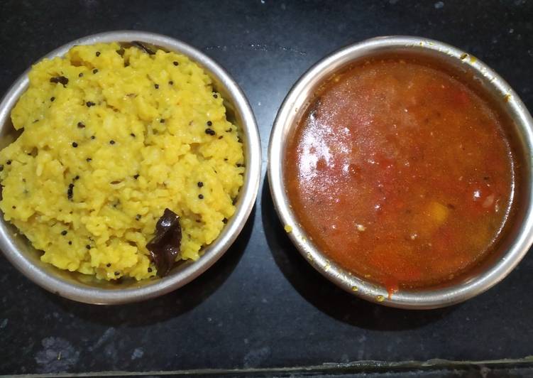 Vaghareli Khichdi with Tomato Vagharyu
