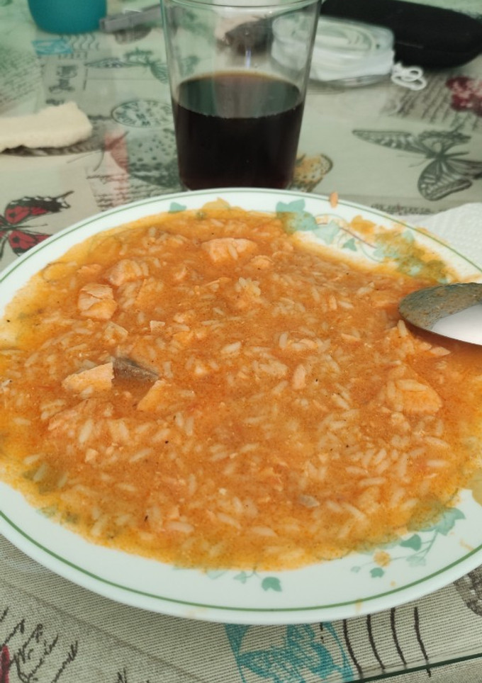 Una foto de Guiso de salmón y arroz