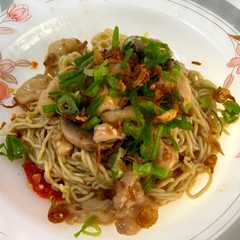 A picture of Mie ayam jamur 🍄.