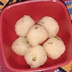 A picture of Coconut laddu.