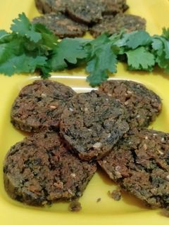 पालक वडी (palak wadi recipe in marathi) रेसिपी चे मुख्य फोटो