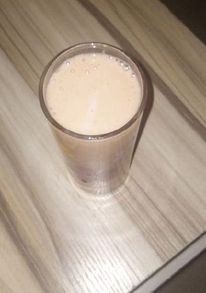 A picture of Banana strawberry milkshake.