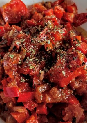 Una foto de HOGAO🍅Colombiano con🌶️ Pimentón...!