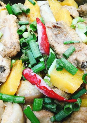 Hình của món Sườn kho dứa.