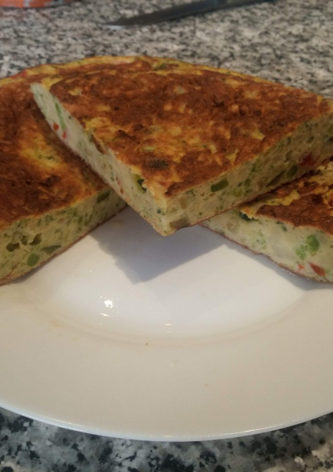 Una foto de Tortilla de puré de patatas con verdura