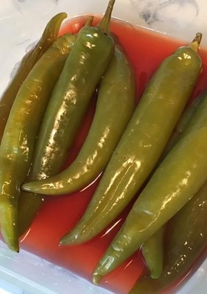 Une photo de Piments verts orange et citron