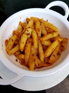 बिहारी आलू भुजिया (bihari aloo bhujia recipe in Hindi) रेसिपी मुख्य फोटो