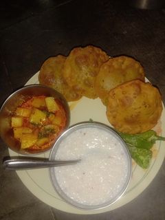 ખીર પૂરી(kheer puri recipe in gujarati) રેસીપી મુખ્ય ફોટો