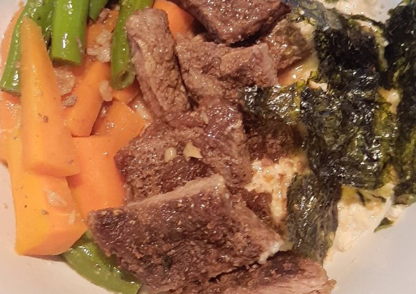 Veggie Oatmeal with beef and seaweed