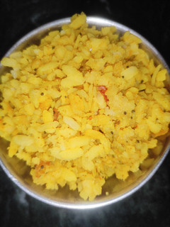 पोहा (poha recipe in hindi) रेसिपी मुख्य फोटो