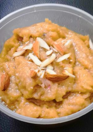 आटे का हलवा (Aate ka halwa recipe in hindi) रेसिपी मुख्य फोटो
