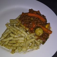A picture of Macaroni and basil pesto.