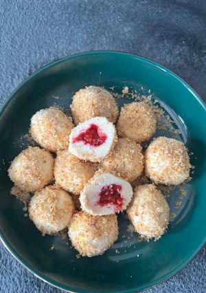 Málnával töltött Daramixes keto túrógombóc recept fotója