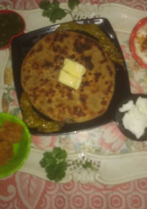 A picture of Gaith ya kulath dal ka paratha.