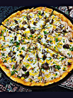 عکسی از دستور پیتزا مرغ و قارچ🍕🍄