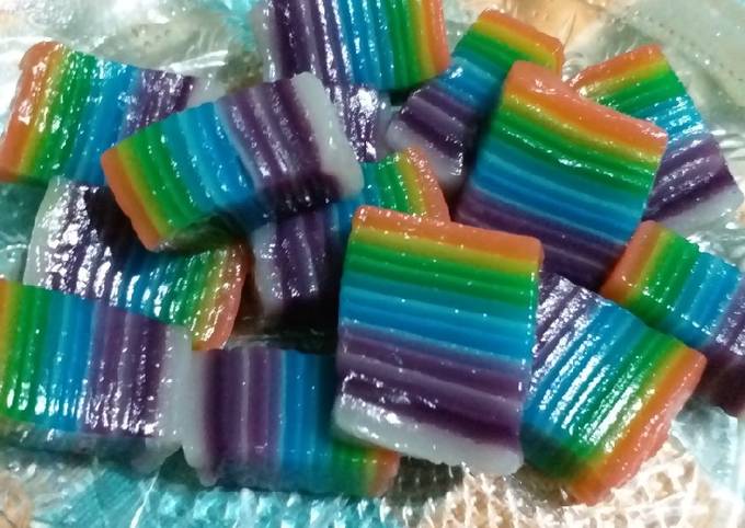 Kue lapis sagu/kue pepe pelangi