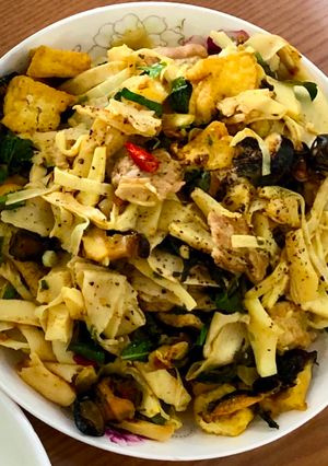 Hình của món Ốc xào măng.