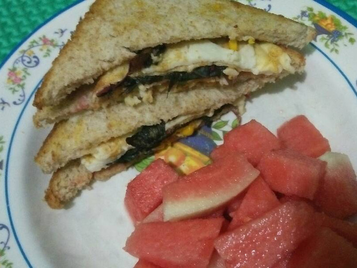 Cara Gampang Menyiapkan Sandwich putih telur + bayam merah, Bikin Ngiler