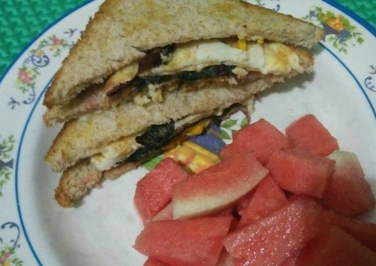 Sandwich putih telur + bayam merah