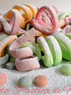 Foto di Stelle filanti e coriandoli dolci, al forno e senza glutine