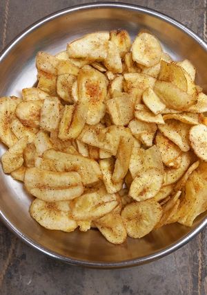કેળાની વેફર (Banana Wafer Recipe In Gujarati) રેસીપી મુખ્ય ફોટો