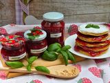 Bazsalikomos-rebarbarás szamócalekvár