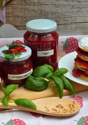 Bazsalikomos-rebarbarás szamócalekvár recept fotója