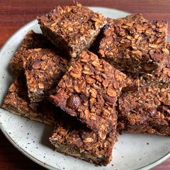 A picture of Dates, Cocoa & Oats Slice.