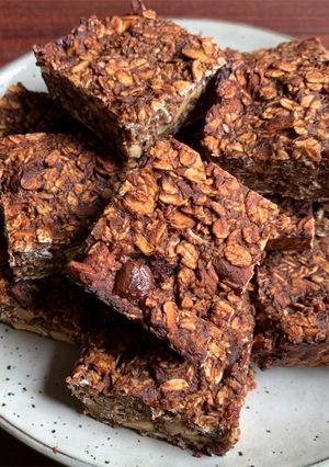 A picture of Dates, Cocoa & Oats Slice.
