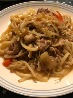 日式咖哩豬肉片炒烏龍 的食譜成品照片
