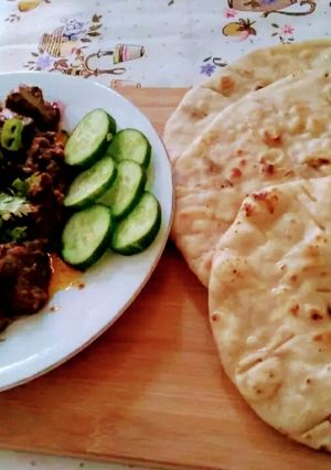 A picture of Fried kelaji with tawa naan.