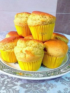 Una foto de Muffins de plátano semi confitado con aceite de nueces y vainilla