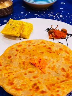 ગાજરનાં પરોઠા (Carrot Paratha Recipe In Gujarati) રેસીપી મુખ્ય ફોટો