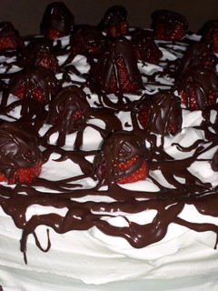 Una foto de Postre de frutillas y chocolate