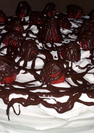 Una foto de Postre de frutillas y chocolate
